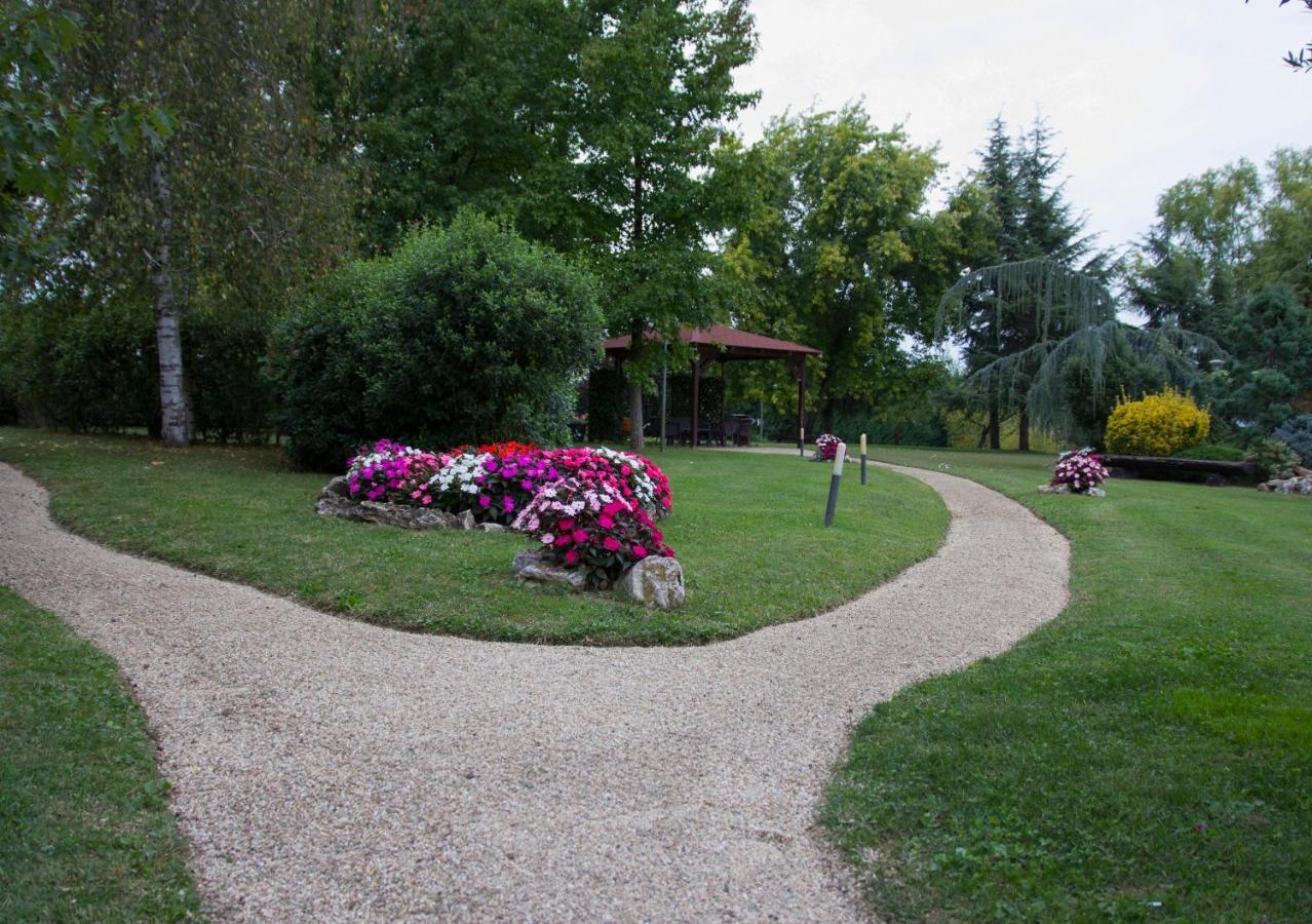 Lo Scoiattolo Piedmont Bike Hotel Pralormo Exterior photo