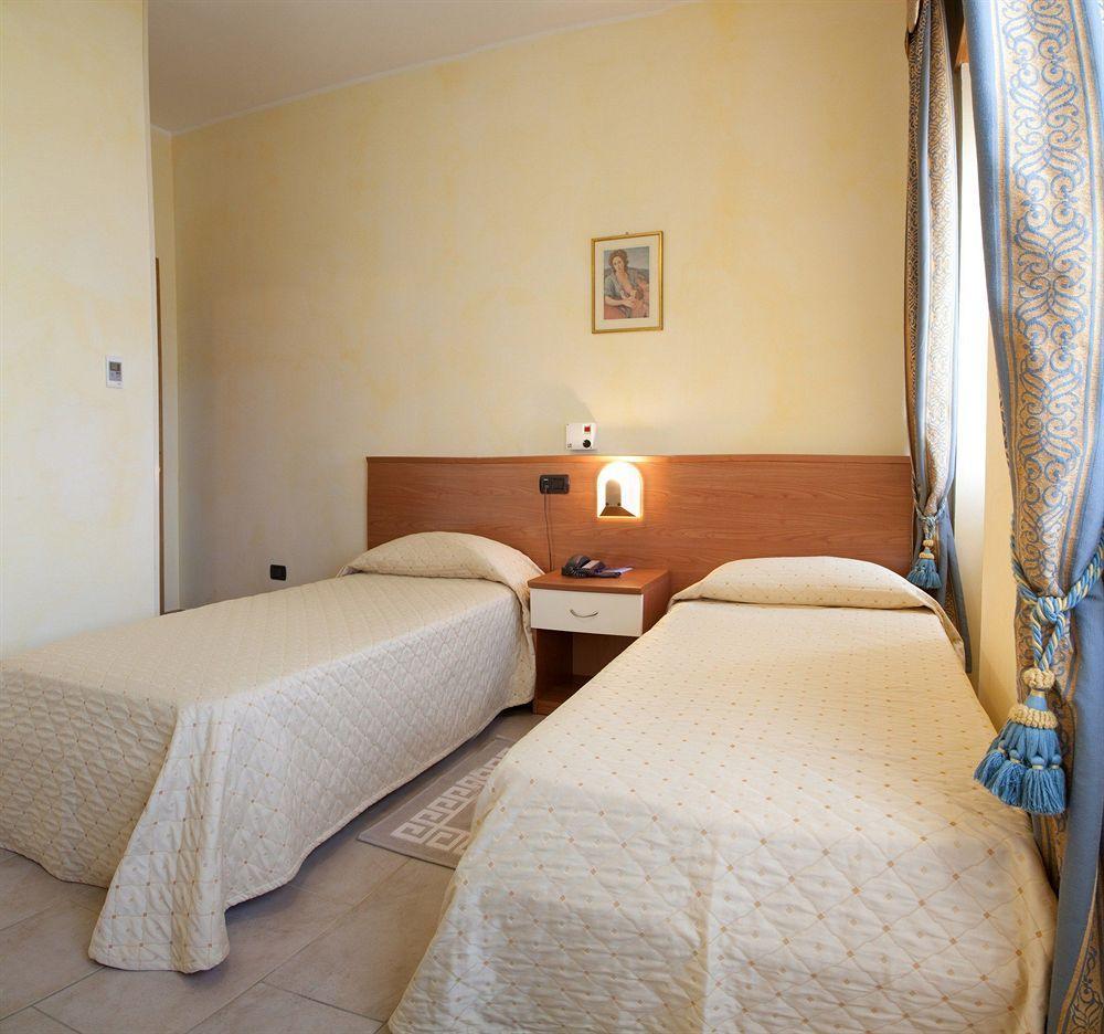Lo Scoiattolo Piedmont Bike Hotel Pralormo Exterior photo